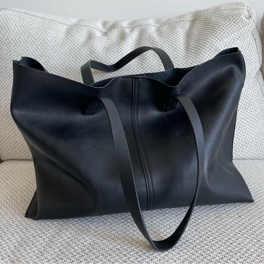 Mango Tote Bag in Black 🖤